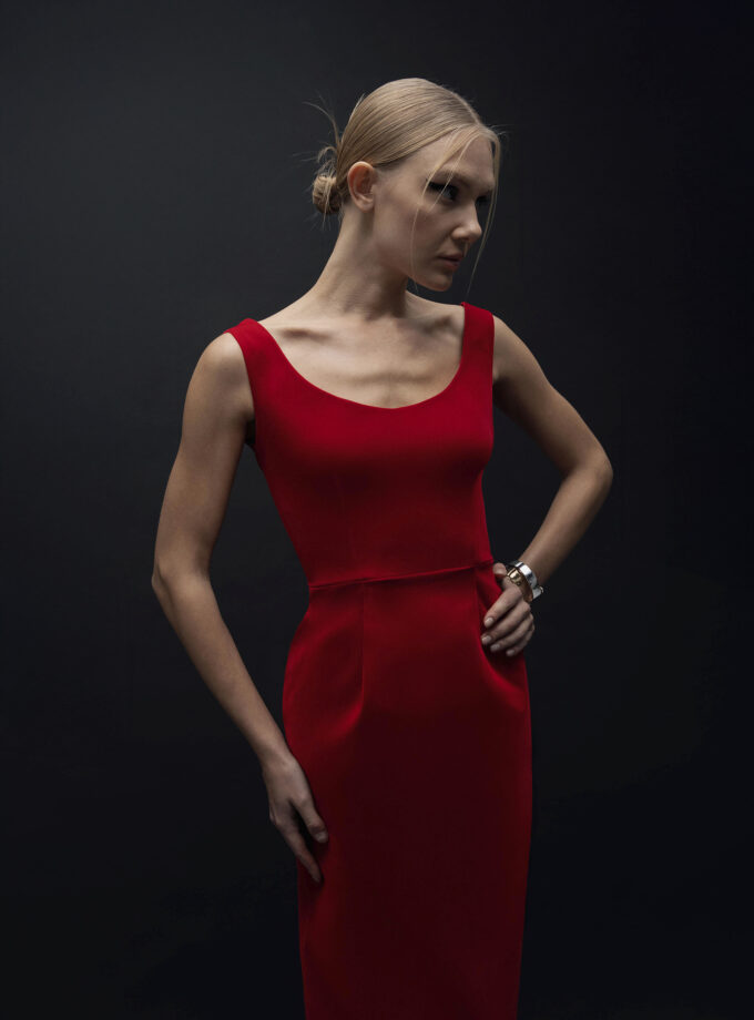 Velvet Ember - Kırmızı Kadife Arka Yırtmaç Detaylı Elbise