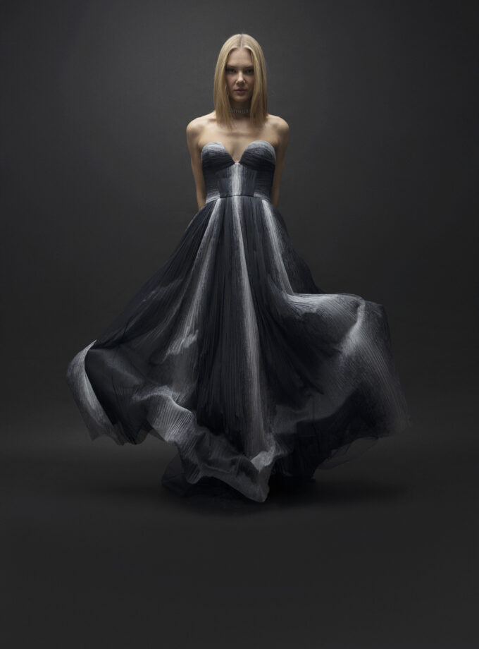 Lunar - Drape Detaylı Kalp Yaka Lacivert Beyaz Uzun Kabarık Elbise