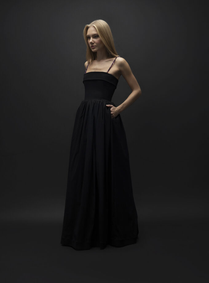 Raven - Doğal Taş Askılı Katlamalı Straplez Yaka Uzun Kabarık Siyah Tafta Elbise