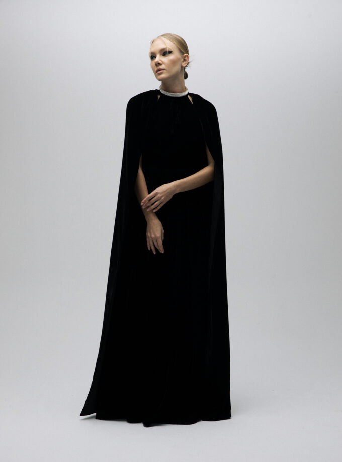 Noir - Kadife Halter Yaka Pelerin Detaylı Uzun Elbise